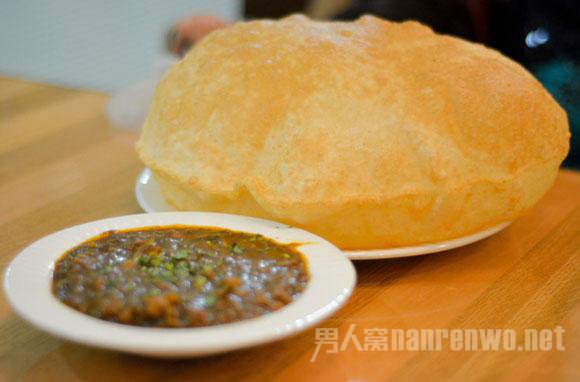 鹰嘴豆松饼(Chole Bhature) 鹰嘴豆松饼(Chole Bhature)