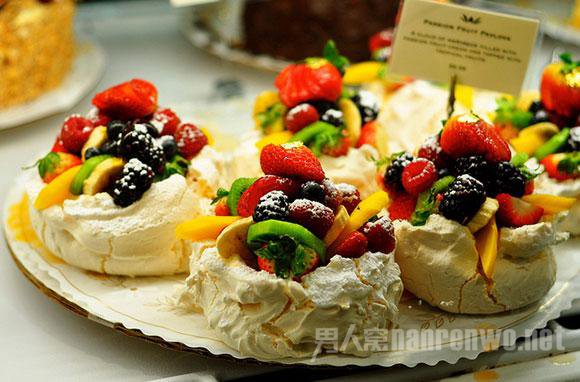 奶油蛋白甜饼(Pavlova) 奶油蛋白甜饼(Pavlova)