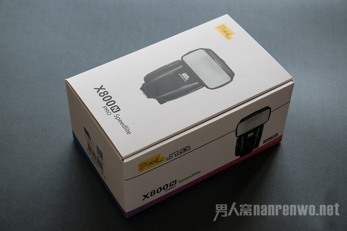 品色X800N PRO闪光灯包装盒相当讲究 品色X800N PRO闪光灯包装盒相当讲究