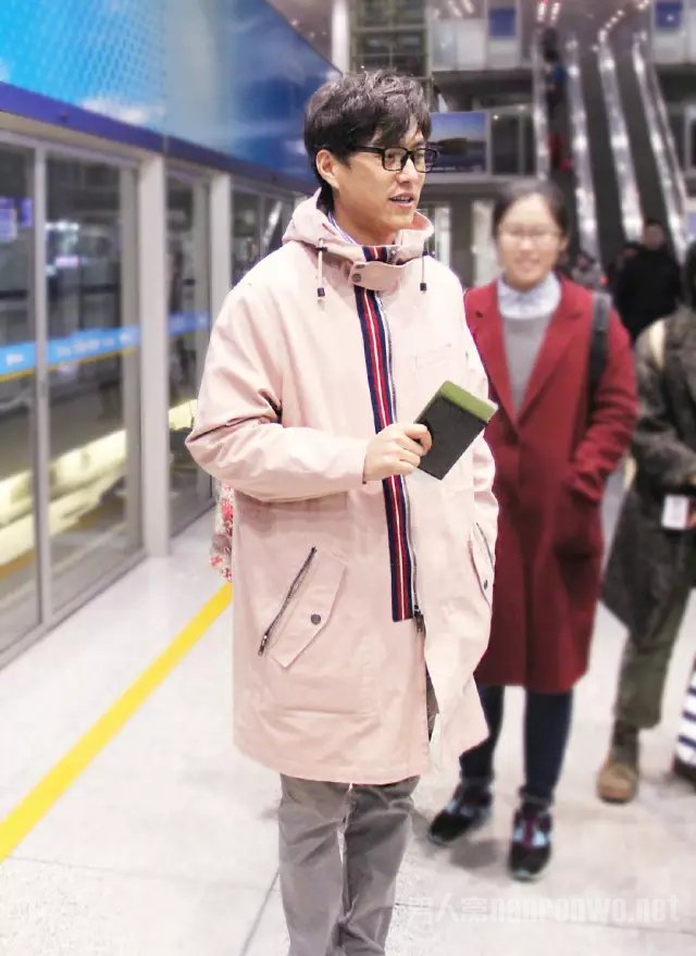 靳东