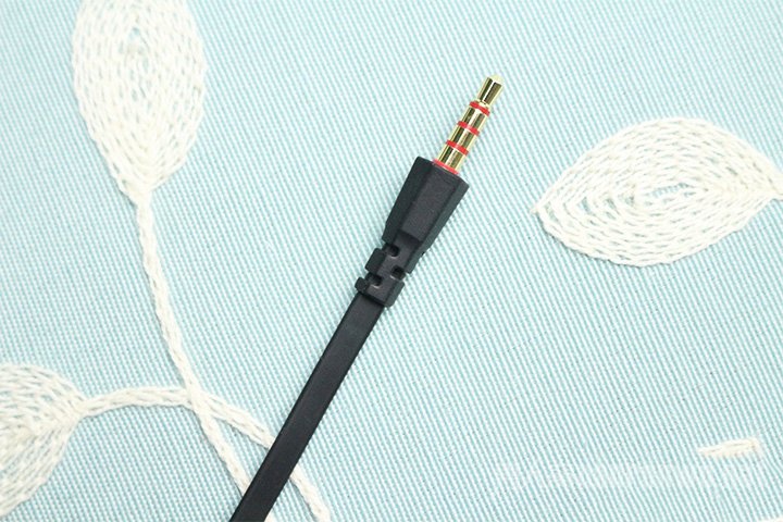 耳机3.5mm插口以及扁平式线材 耳机3.5mm插口以及扁平式线材