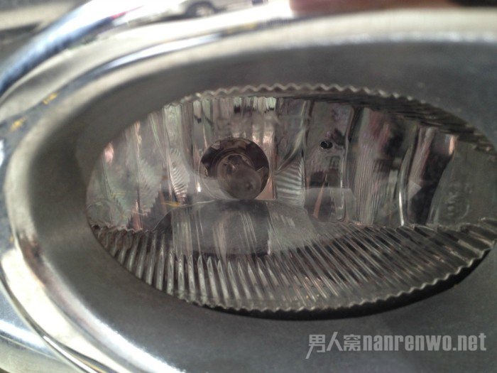 汽车雾灯进水解决办法 汽车雾灯进水解决办法