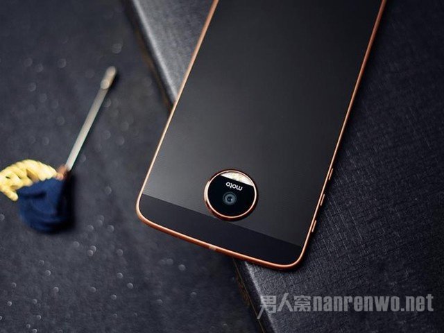 图为 Moto Z 图为 Moto Z