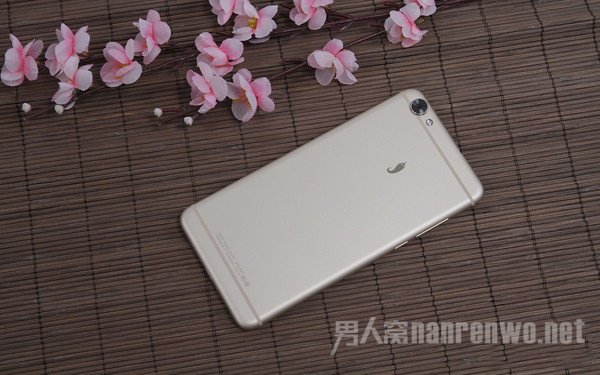 小辣椒X7采用全金属机身 小辣椒X7采用全金属机身