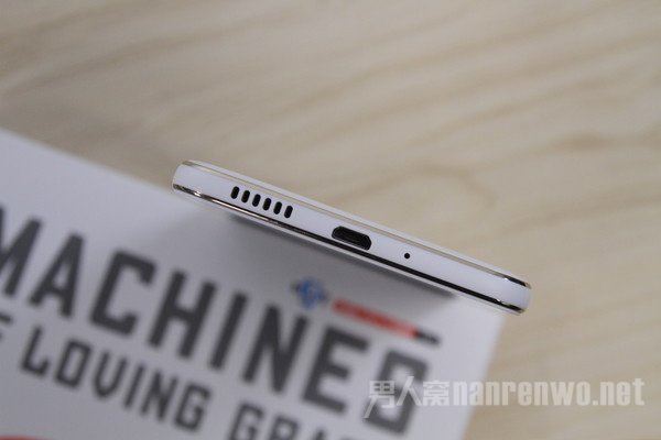 HTC Desire 10 Pro手机接口 HTC Desire 10 Pro手机接口
