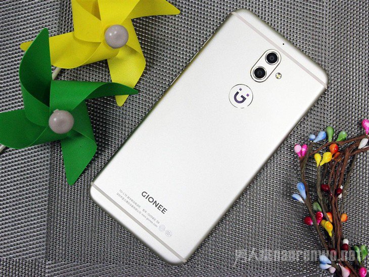 金立S9手机背面 金立S9手机背面