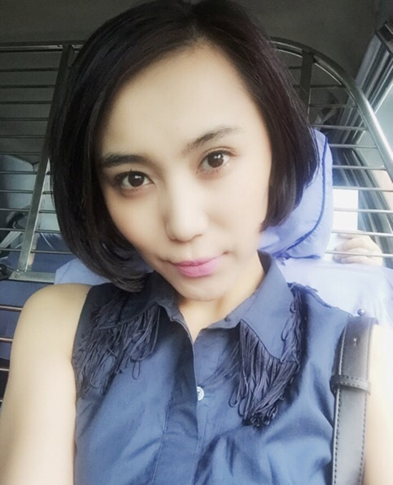 古力娜扎的姐姐美貌私照曝光 是维族美人空姐:周冬雨