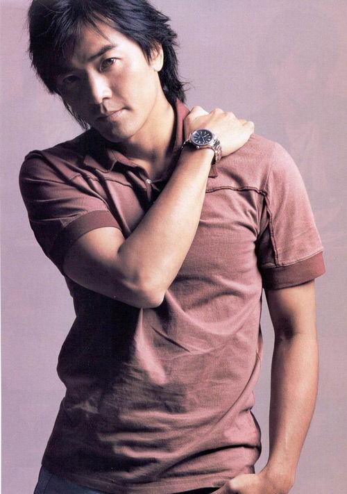 郑伊健身高造假 郑伊健也是矮个子明星！:郑伊健身高