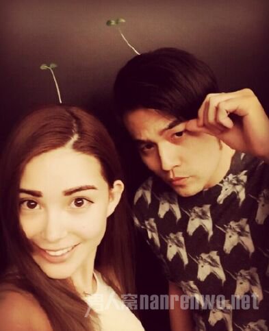 周杰伦头长草卖萌照曝光 昆凌提早祝婆婆生日快乐:长草颜团子卖萌