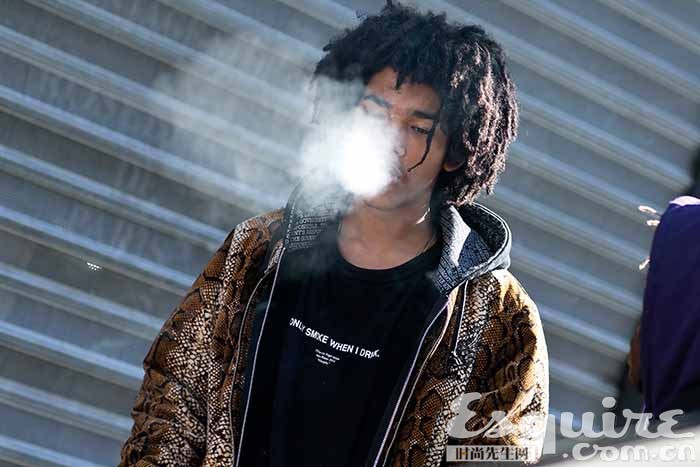 2016米兰男装周街拍 大咖聚集潮爆眼球:王俊凯米兰街拍