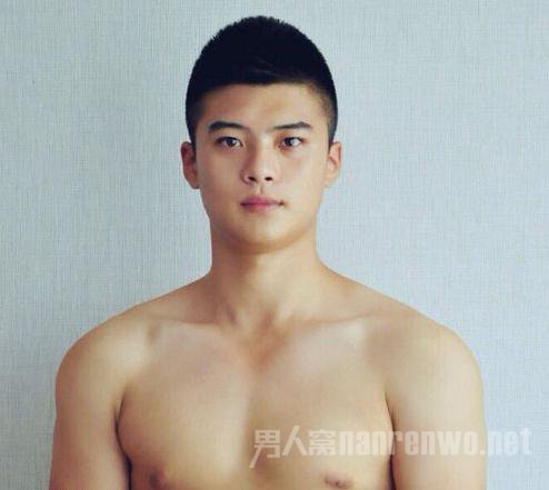 男寸头短发发型 纯爷们就该硬一点:2018男最潮短发发型