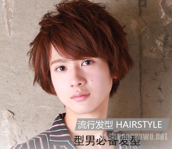 男士蓬松亚麻色卷发