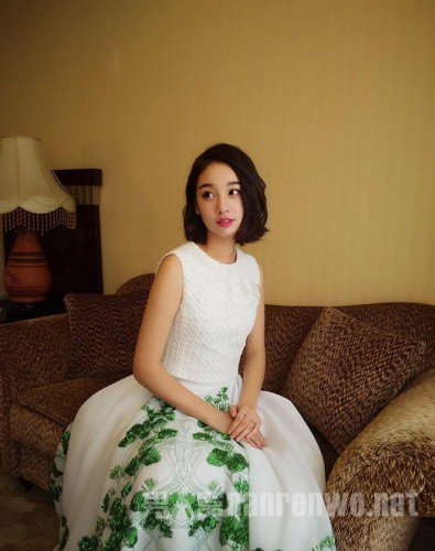 95后美女程砚秋