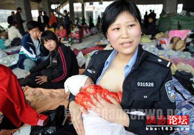 民警哺乳照片