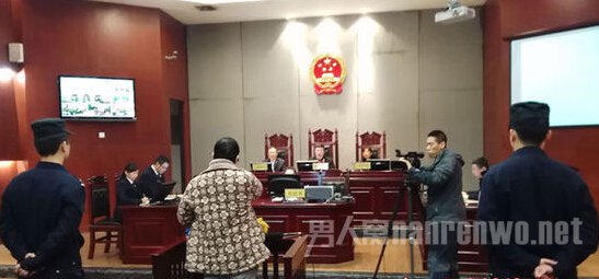 15岁少年瞒父母变性 实习医生做手术被捕