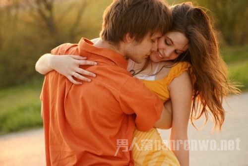 爱情要怎样谈 情场高手都是这样做的:情场高手男特色