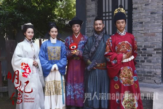李呈媛和女医明妃传剧组合影