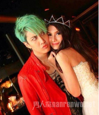 Mike和前女友昔日甜蜜照