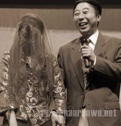 冯巩喜笑颜开