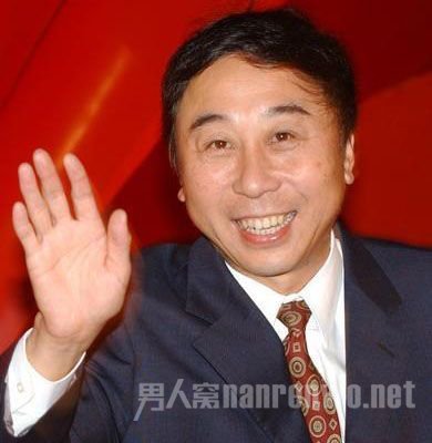冯巩和大家打招呼