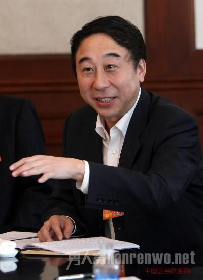 冯巩近照
