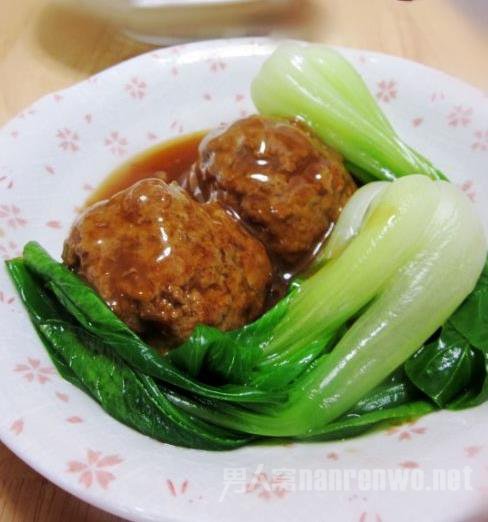 年夜饭怎么做：经典红烧狮子头