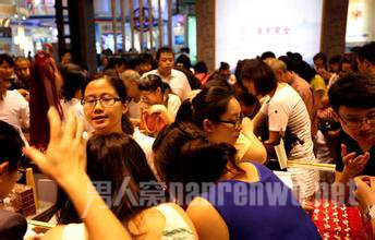 中国大妈抢金潮