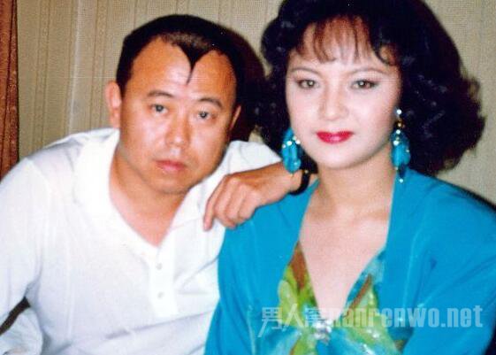 潘长江早年和老婆合照
