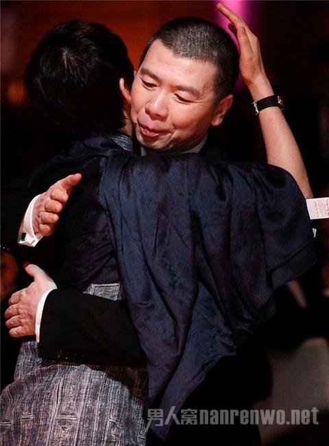 徐帆和冯小刚拥抱