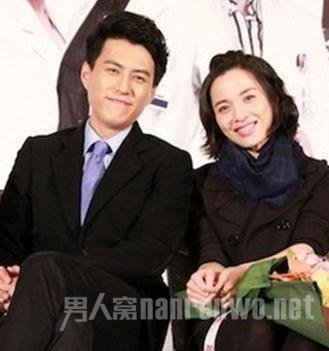 靳东和妻子亮相