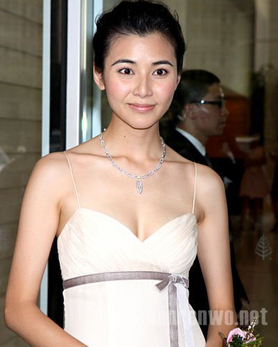 郑伊健老婆身材火辣