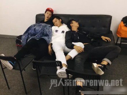 邓超李晨鹿晗睡姿