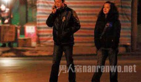 陈小艺和男子亲密