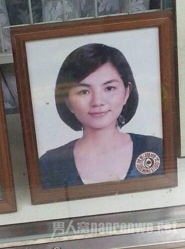 Ella学生时代证件照