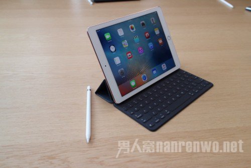 iPhone SEעС