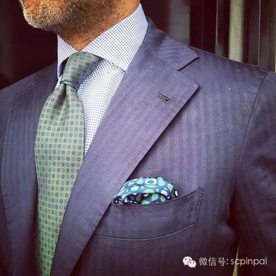 吹褶皱口袋巾搭配