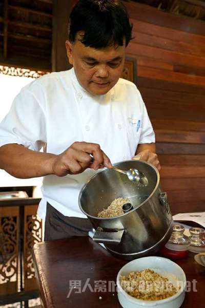 　餐厅主厨Chef Yak教大家制作特色生食所用食材都是绿色天然无添加无污染
