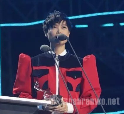 李宇春现2016QQ音乐巅峰盛典