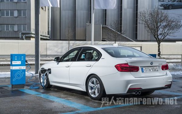 BMW 330e iPerformanceʽ϶