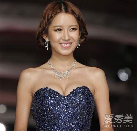 张子萱旧照宽下巴
