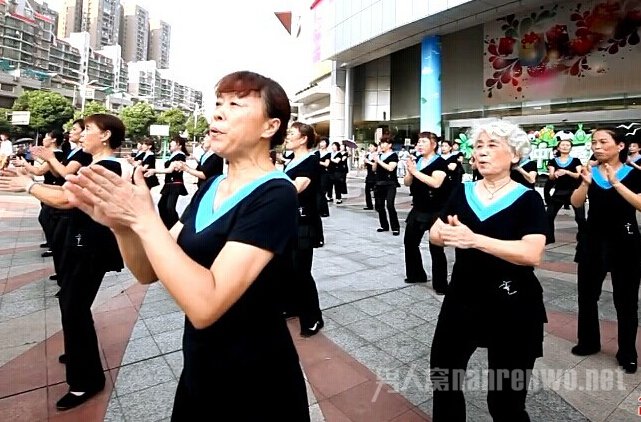 30名我国大妈受邀加拿大国庆节 扮演广场舞《小苹果》:2018最新广场舞