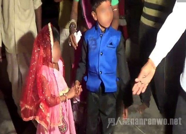 印度11岁男童和5岁女童婚礼