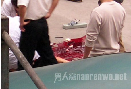 疑女友不忠持刀将其砍杀