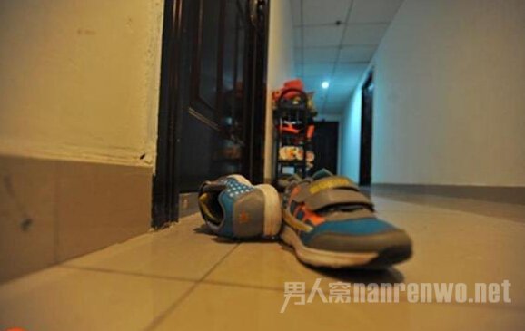 男童坠楼前曾哭着找妈妈
