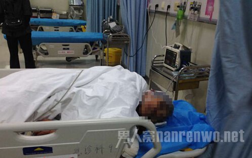 六旬老太遭两只狗撕咬