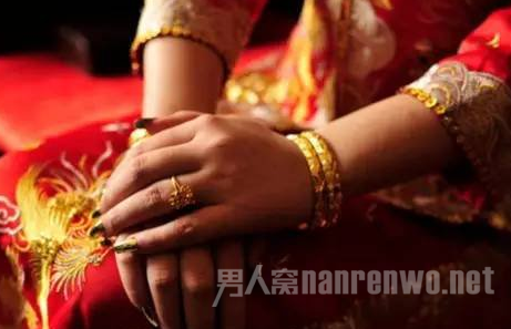 假扮80后与单身男闪婚