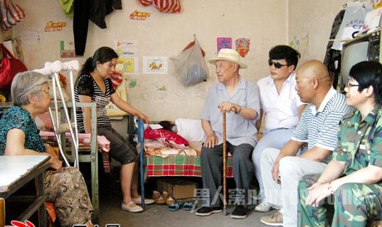 爱心纷至沓来，有志愿者去面馆帮忙