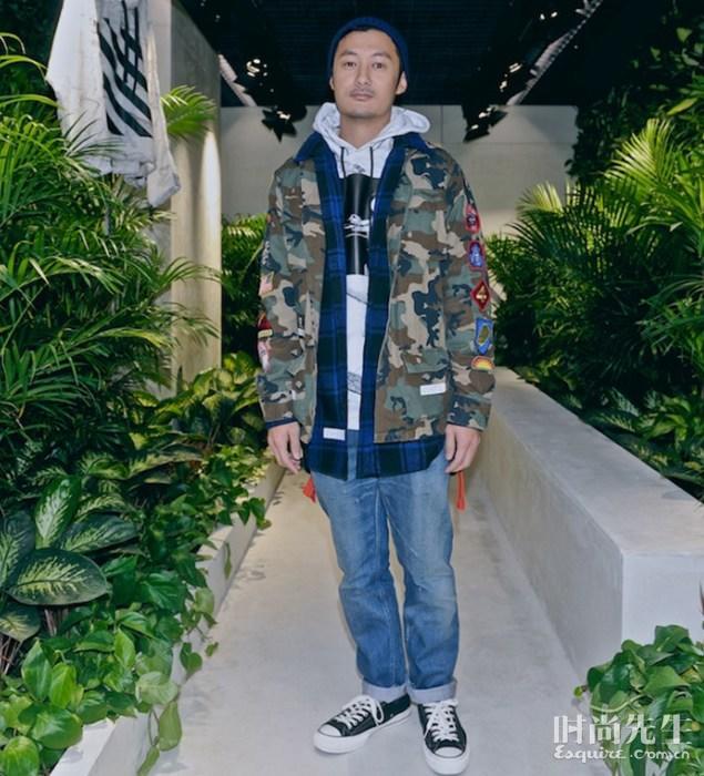 迷彩搭配牛仔