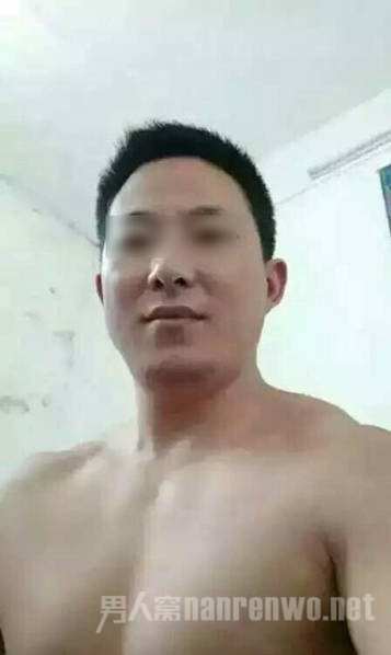 范某