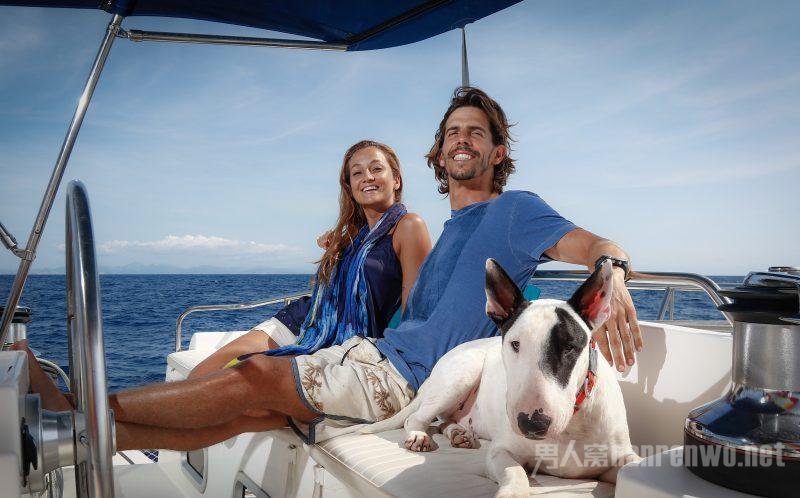 放弃高薪 巴西情侣带狗游览21国:放弃高薪创业